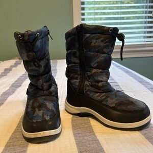 Kids Snow Boots Size 2